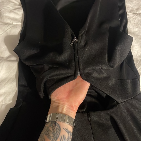 BLACK GUESS DRESS - Picture 2 of 4